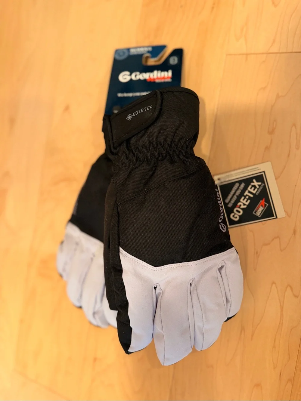Gore-Tex Insulated Ski/Snowboard Winter Glove - Women’s Large